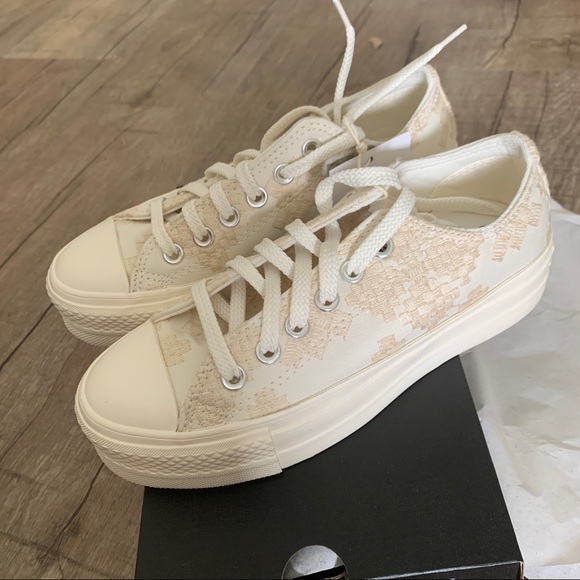 Off-White Chuck Taylor All Star Lift Sneakers - Picture 4 of 12